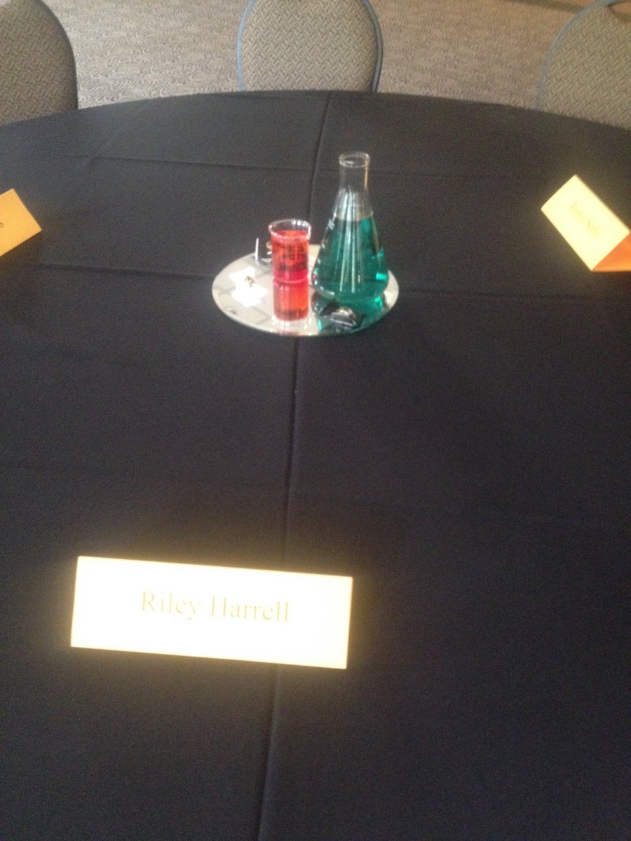 MUBiome's tweet photo. Just some examples of the different colored center pieces at tonight's #BIOME2016 networking dinner. #beakerart https://t.co/ftgNCk8Sue