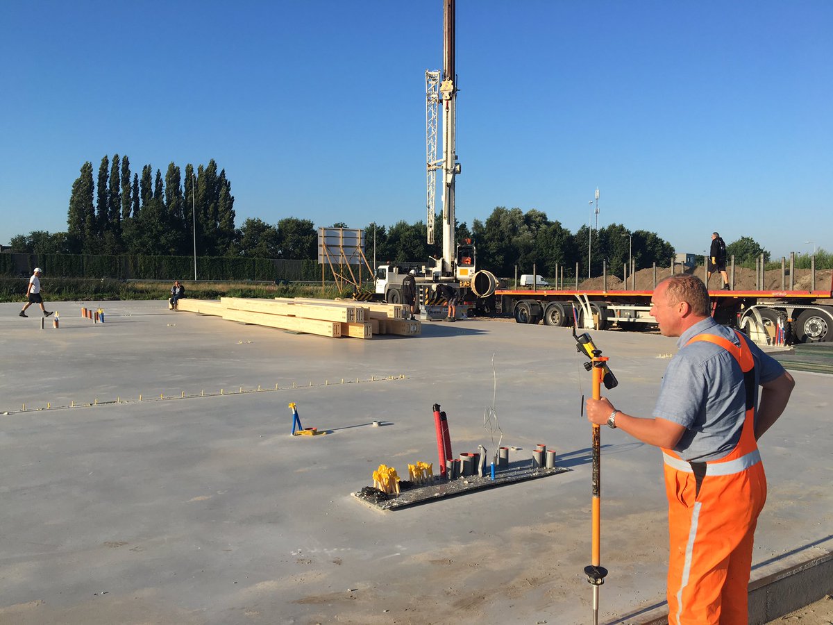 DevotusL's tweet photo. Store 3D vandaag start bouwkundig aannemer met houtconstructie, vooruitlopend puinbaan verzorgd. Nu punten uitzetten https://t.co/ldJLIfp7kY