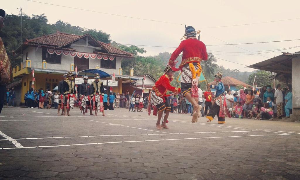 TANPA KITA BEDA JALAN CERITA! tweet media