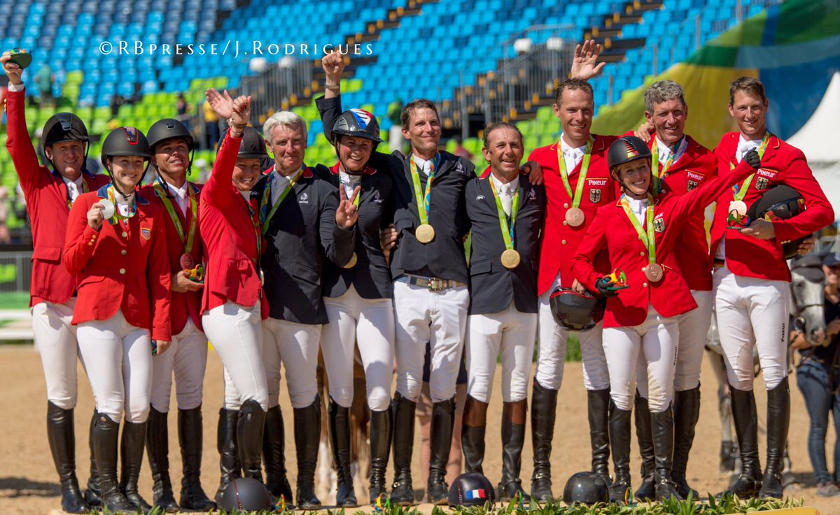 JessiK_R's tweet photo. Le podium par equipe des Jeux olympiques : La France devant les USA et l'Allemagne 🇫🇷🇺🇸🇩🇪 #equitation https://t.co/PXEA2477jd