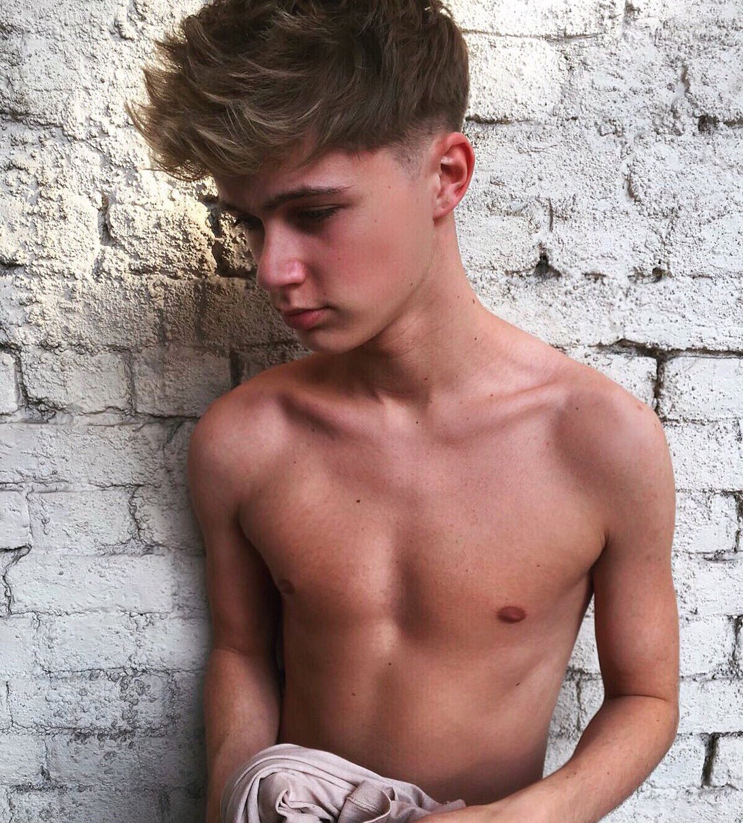HRVY's tweet photo. Twitter saw it first 😝🙈 https://t.co/iYDgM9xPah