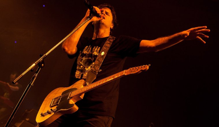 4acordesrock's tweet photo. Además, presentará "Naranja Persa" en el Estadio de Vélez Sarsfield, el 19 de Noviembre. https://t.co/bUfciTrLLX