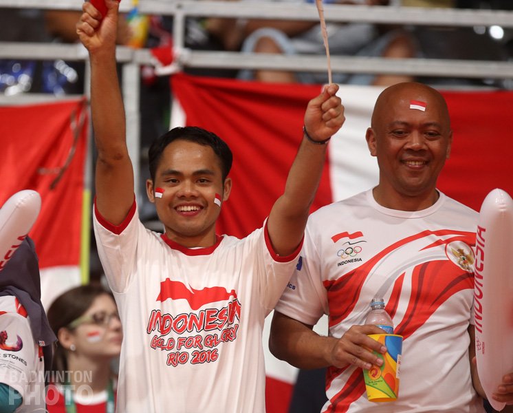 YonexAllEngland's tweet photo. #INA Indonesia's travelling support cheered and chanted their way to Olympic gold in Rio. Natsir/Ahmad do #INA proud https://t.co/0zCzaIH9oJ