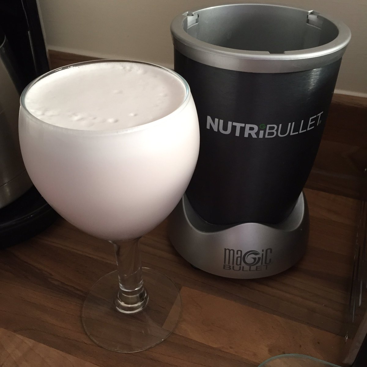 Inspiredrunner_'s tweet image. @JumpNutrition blended with ice in the @NutriBulletUK after a hot 12 mile run home #recovery #trainsmart