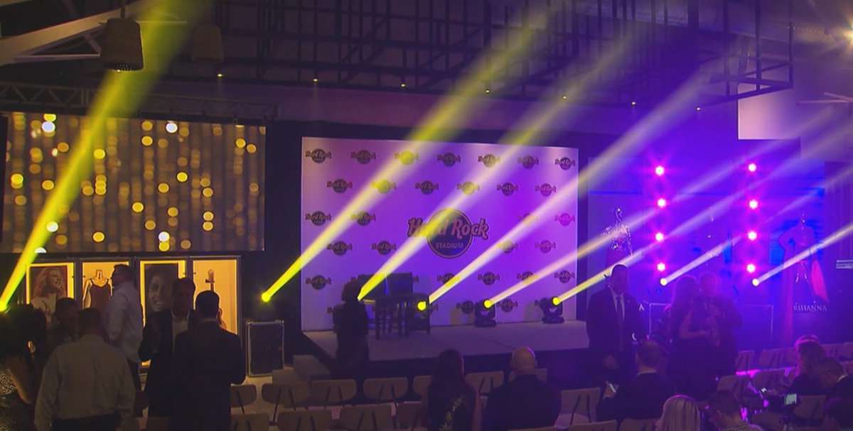 WATCH LIVE @MiamiDolphins, @pitbull unveil new Hard Rock Stadium name bit.ly/2bsNjJ1?utm_me… https://t.co/qqbGRGf0OF