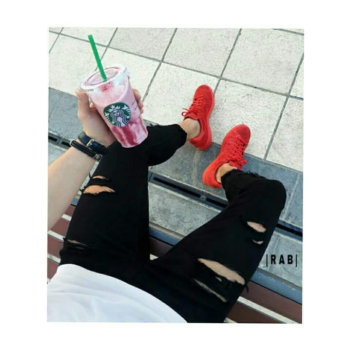 تمنى اُمنية ؟ ✨
أنَ أبقى معكَ عُمراً لا ينتهي. 🔐🌸•

  👑📿