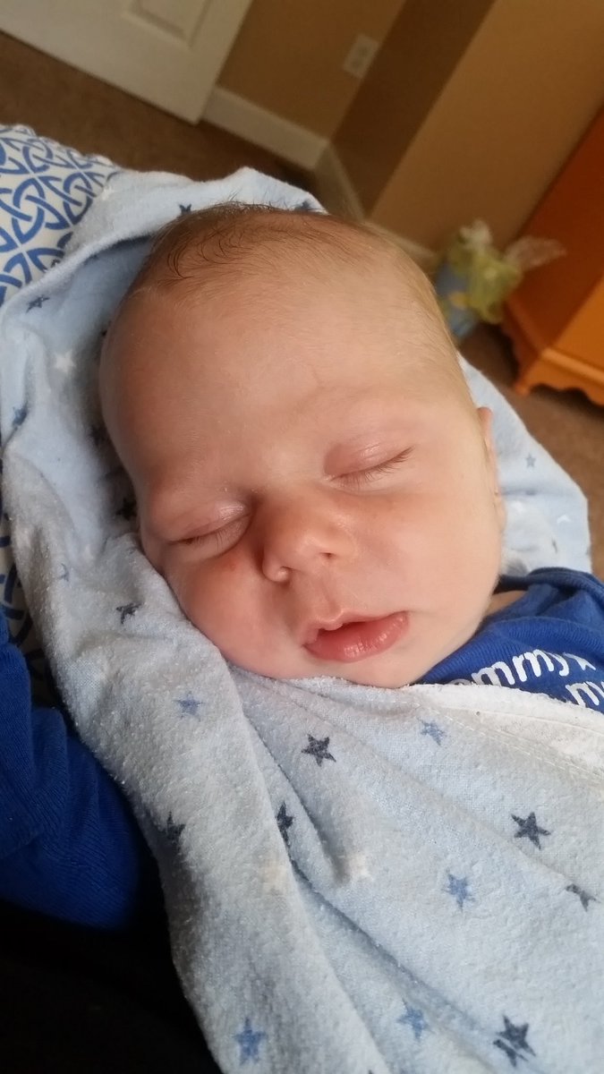 dottiemae4's tweet photo. This is what a milk coma looks like! 😆👶💚 #SimonJoseph #breastfeeding #mamagotmilk https://t.co/2YFEXE6gUJ