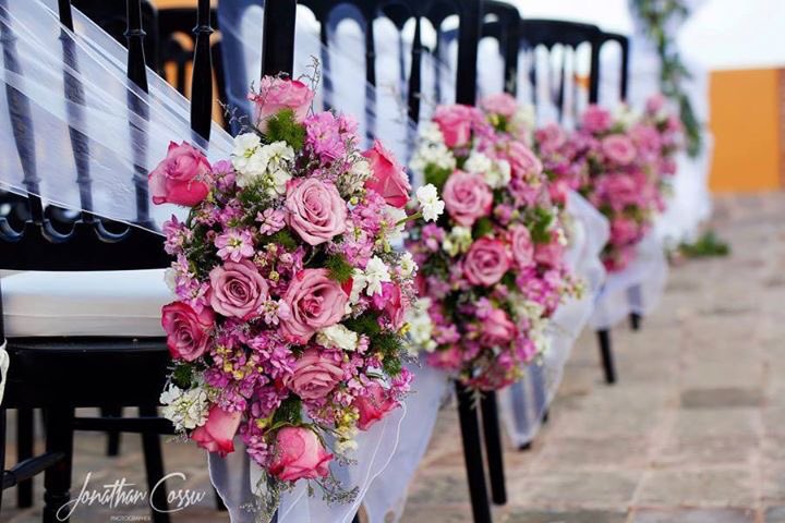 floral details in a Wedding Ceremony. Make your special day unique with beautiful flowers!!
#weddingplanner