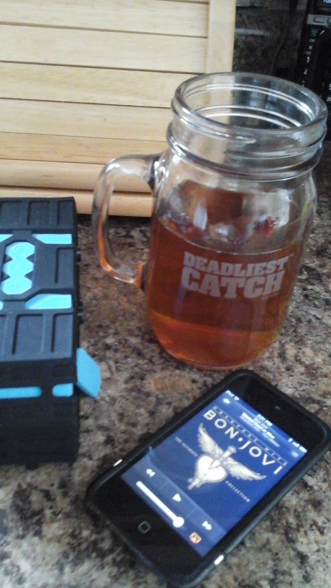 Tamasu2's tweet photo. How my day is going. ... @DeadliestCatch @DeckerWatson @FVTimeBandit @grniz2 @sammyvai @HurtigN @mimmel99 #catchcrew https://t.co/mMSMsMec9b