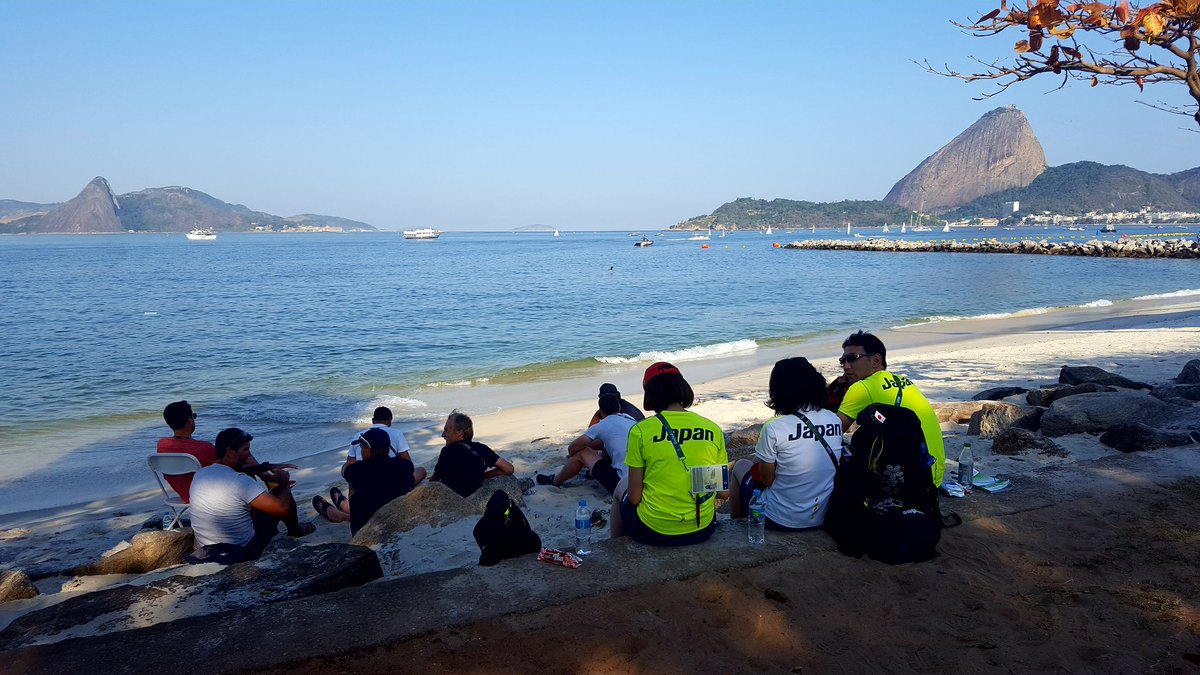 There's a breeze line at Sugarloaf but it's stuck there #Rio2016
