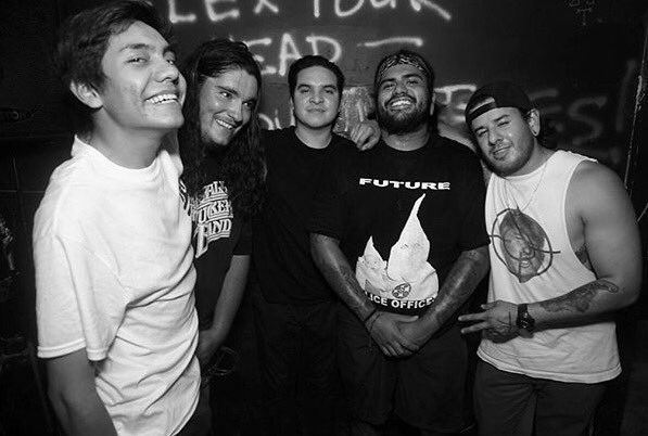 POCOS PERO LOCOS 🎭 📸:@towatchyouburn