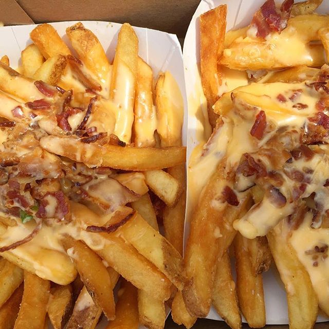 BoxFrites's tweet image. #Bacon cheddar frites making Friday seem that much closer.