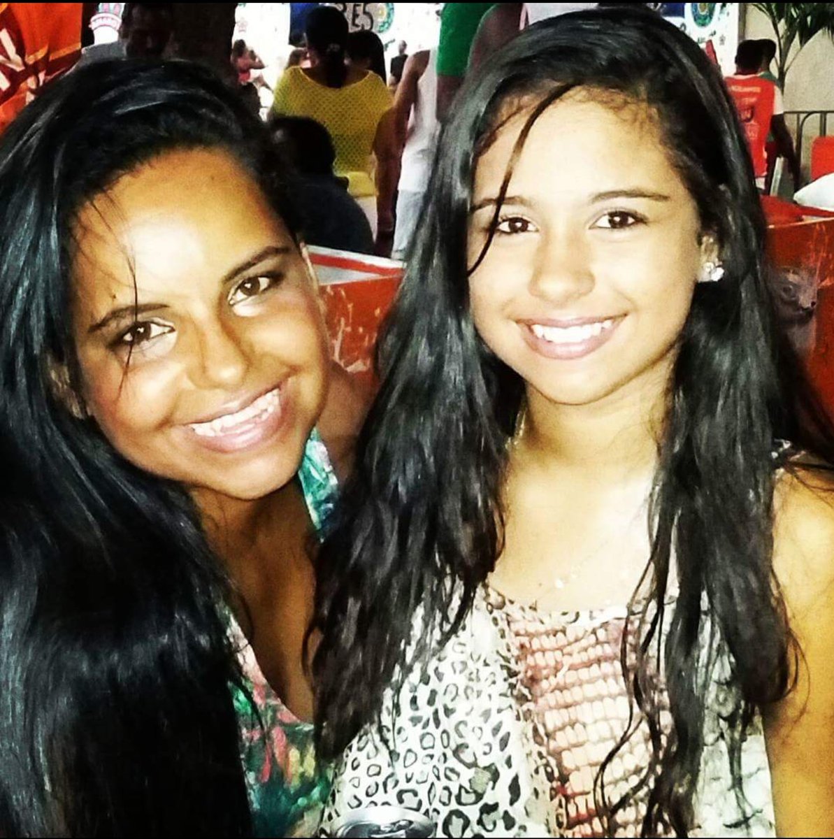 Feliz aniversário princesa!!! Tia Sil te ama muito15 anos de muitas alegrias e orgulho de vc Clarinha. 🎊🎉🍰🎂💝🎈🎶🎵🌹💐😘💝❤