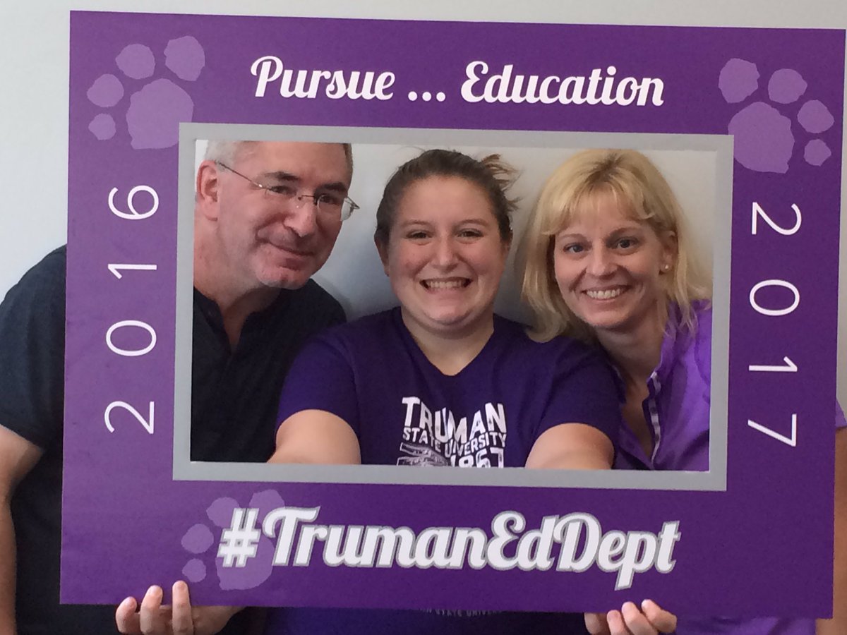 TrumanEDdept's tweet photo. It's a great time to be a Bulldog! Welcoming our future teachers to the LLC. #TrumanMoveIn https://t.co/Aybs5HNW6z