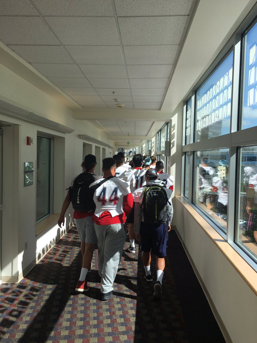 WestviewFootbal's tweet image. Doernbecher toy delivery by some of our Seniors today.  Thanks to all who donated!! @OHSUDoernbecher