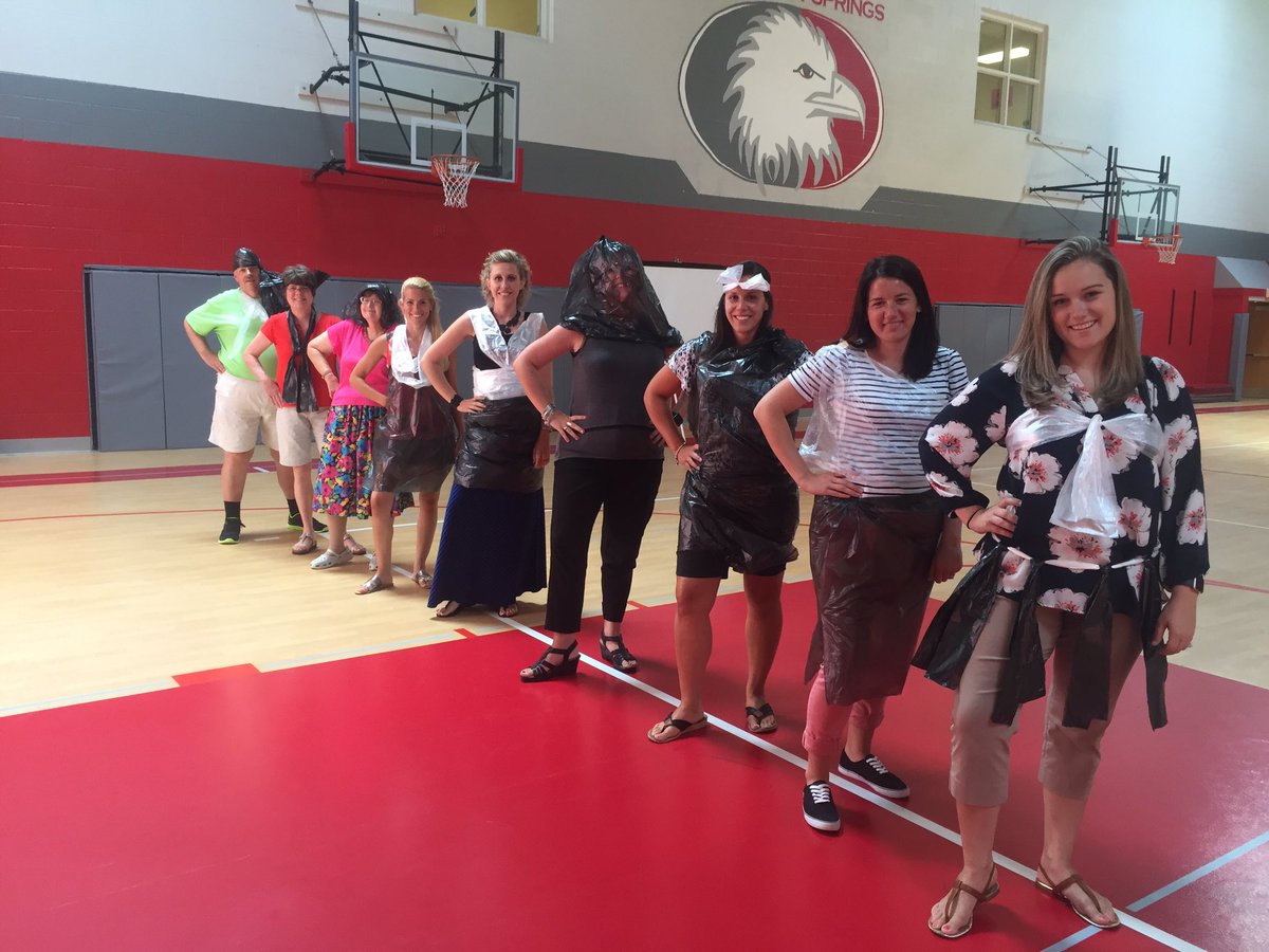autumn_zam's tweet photo. 2nd grade team has style!!! #bsescollab https://t.co/gkbsXFIlOZ