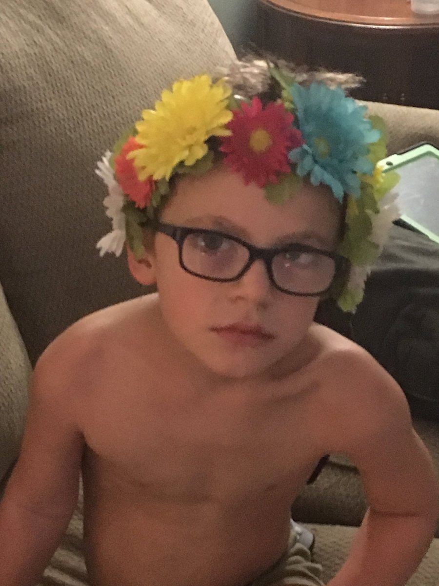 wesupportd's tweet photo. Secure enough to wear a flower headband for his big sister's party💚 #AdventuresofD #understandingdwarfism #pseudo https://t.co/G35ygIggZT