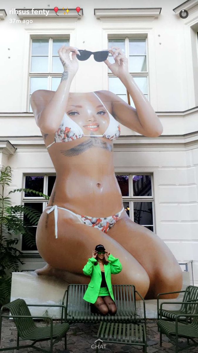RihSnapchat's tweet photo. LegendaRIH. 🎈 https://t.co/JkmjM19AC9
