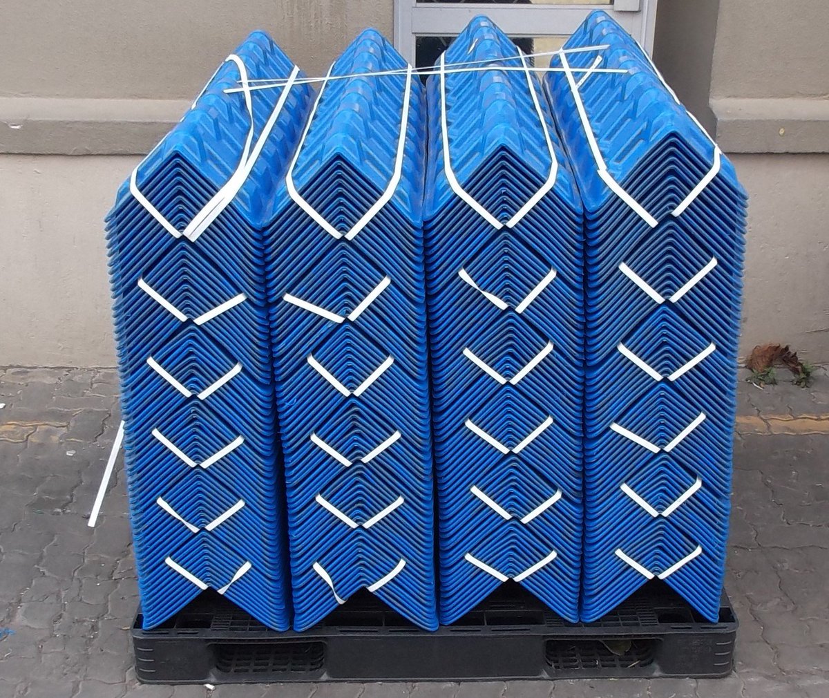 SafeloadSA's tweet photo. We manufacture high quality corner protectors for the trucking industry.  Cut costs, buy from PIMMS today. https://t.co/b7QqyyWkME