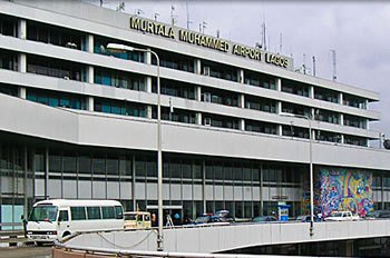 Mp3Blasts's tweet image. Airport cleaner nabbed with $271,135 at Lagos International Airport - street77news.com/2015/09/airpor…  #Street77News