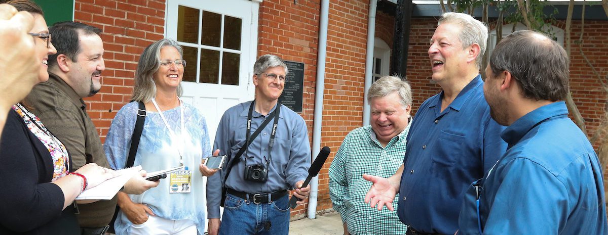 lifeinthewc's tweet photo. Al Gore visits @georgetowntx and praises renewable energy plans. #LifeinWC https://t.co/jIRSOhZ5pc https://t.co/k43zCd6Zho