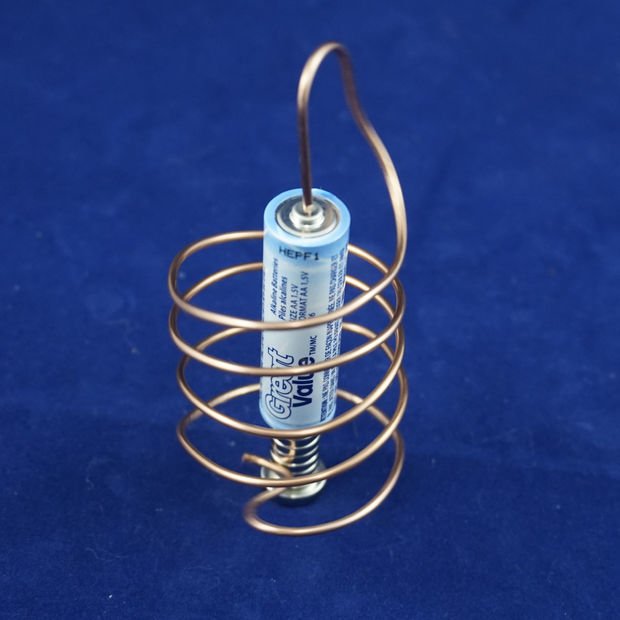 instructables's tweet image. Simple Homopolar Motor #simpleproject #kidproject bit.ly/2baJHhD