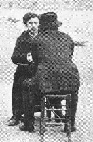 jerrysaltz's tweet photo. A semi-present 4 U on this summer's day: Only known photo of van Gogh (sadly facing away) w/the great Emile Bernard. https://t.co/sXrGhqzNPn