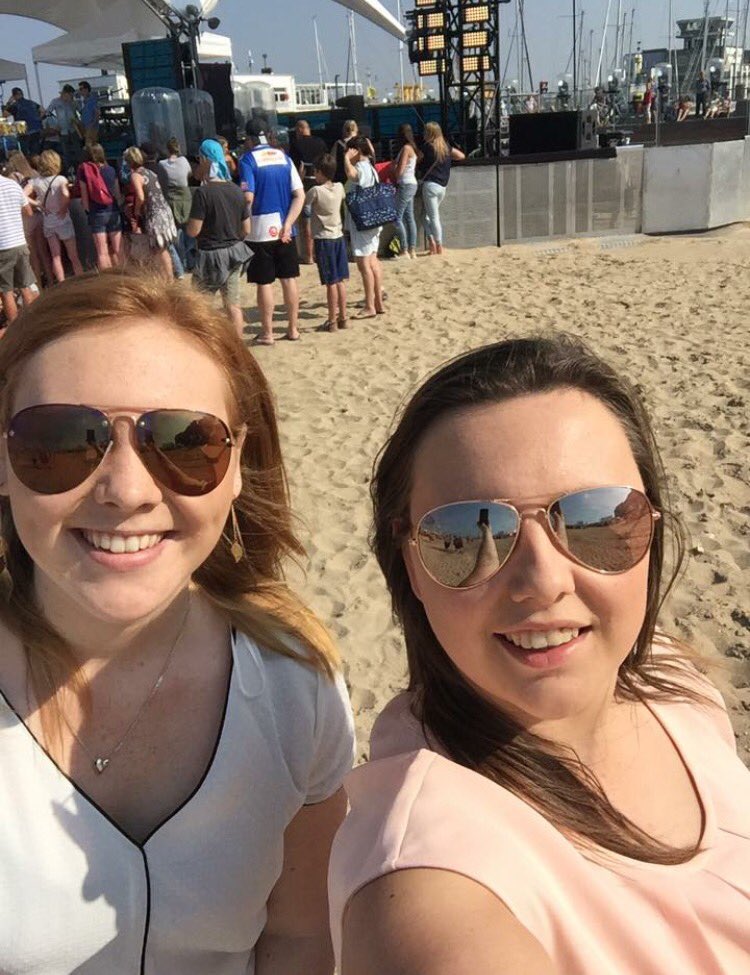 cynthiavdb1's tweet photo. awel twas ne wijzen vandaag βοΈ #kleinstrand #2meisjesophetstrand https://t.co/6O36zUJReV