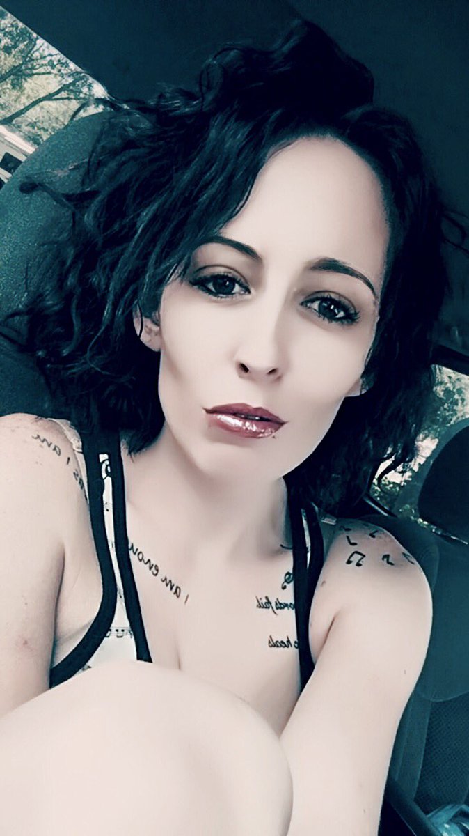 tinydancerap's tweet image. Rocking the messy hair don't care! #messyhairdontcare #whyyesigooutlikethis #likeitorleaveit