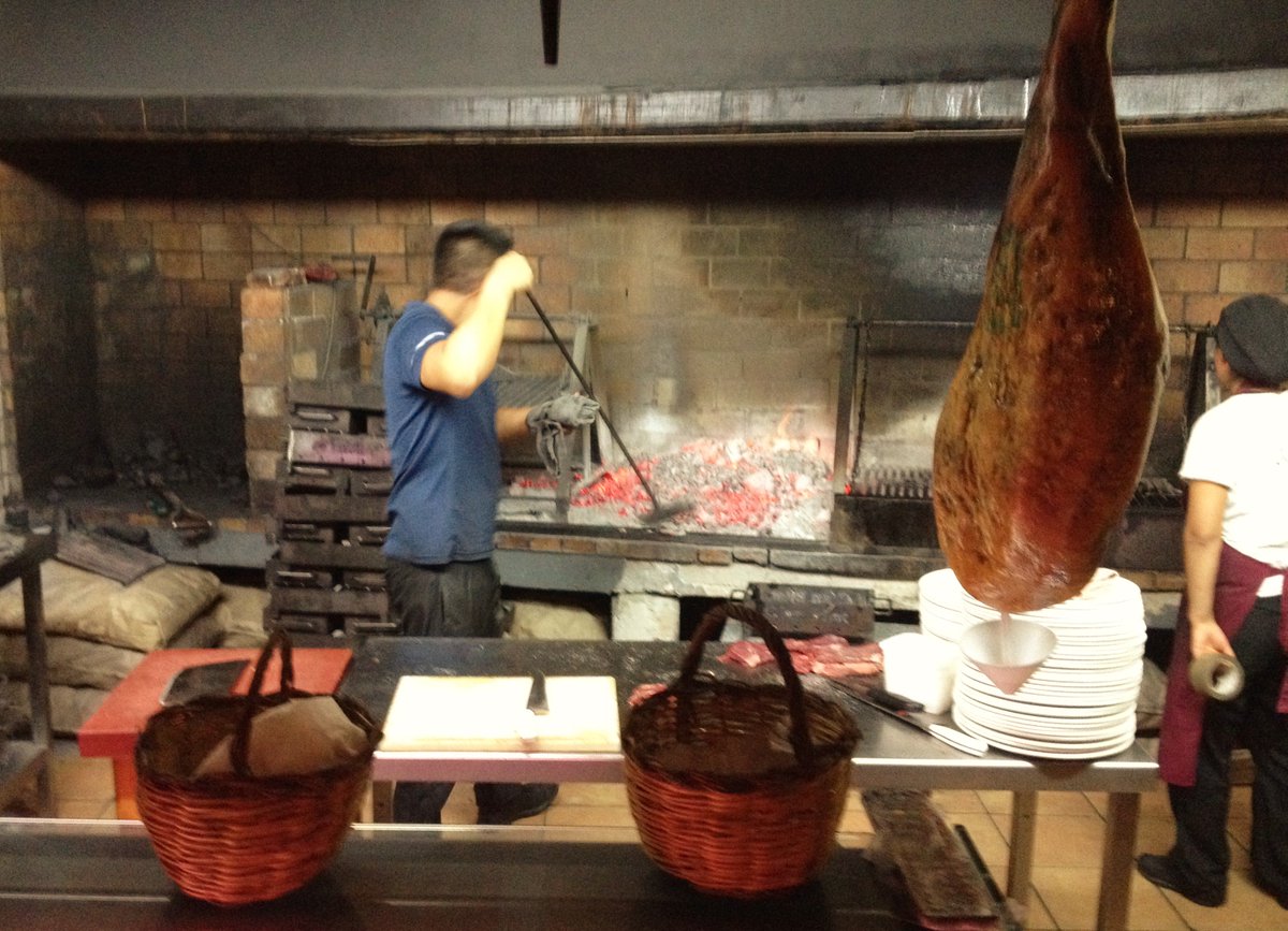 RenoirGuides's tweet photo. #Ibiza2016 #Ibiza #SanRafel #Asador #CanPilot #Meat #Chuletón #Chuletóndebuey #OxSteak #Patatasalajo #Cookityourself https://t.co/DkGLSn46tw