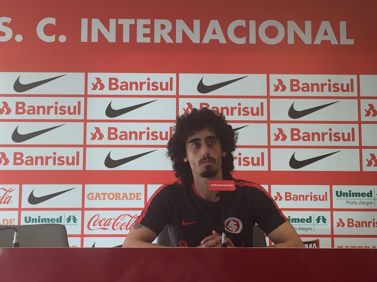 "Não consigo dormir mais", afirma Valdívia, sobre a atual situação do Inter "Não consigo dormir mais", afirma Valdívia, sobre a atual situação do Inter