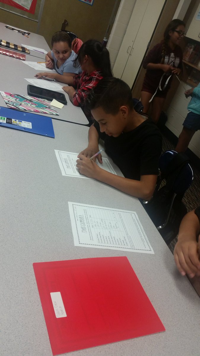 mccoyteach's tweet photo. Personal paper time capsules to start the year! #mccoyteach17 #turner202strong #tsgabulldogs #howtallami https://t.co/7jUJBAwr0y