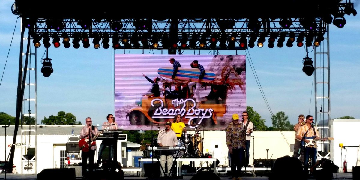 pixelflexled's tweet photo. #IntellasoundProductions using their #FLEXCurve 6mm #LED #video technology on the #mainstage at #WisconsinStateFair https://t.co/xCAocejPPt
