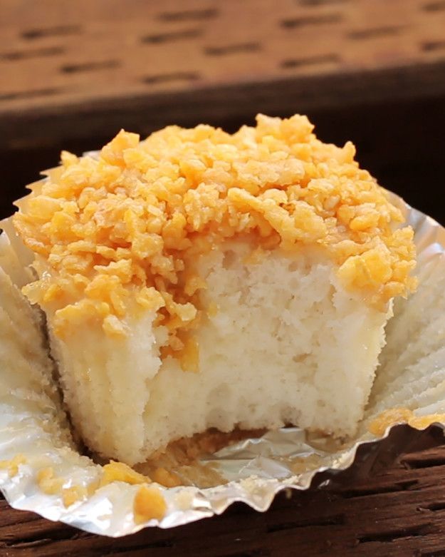 ErikaRickhill's tweet photo. Cereal Poke Cupcakes #breakfast https://t.co/6QW3CVuUEV