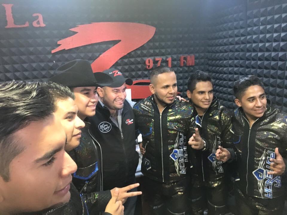 pura_potencia's tweet photo. Hace unos momentos en @LaZ971FM en nuestro #DiaDeMedios https://t.co/Pb3WINgheO