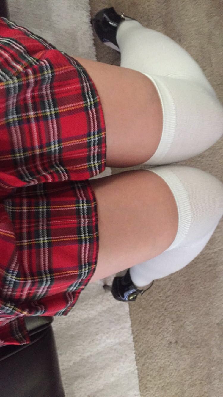 2 pic. On set with @blazedstudios I think I might be doing something naughty beneath the sheets #thighhighs #backtoschool https://t.co/f2S47swWEz
