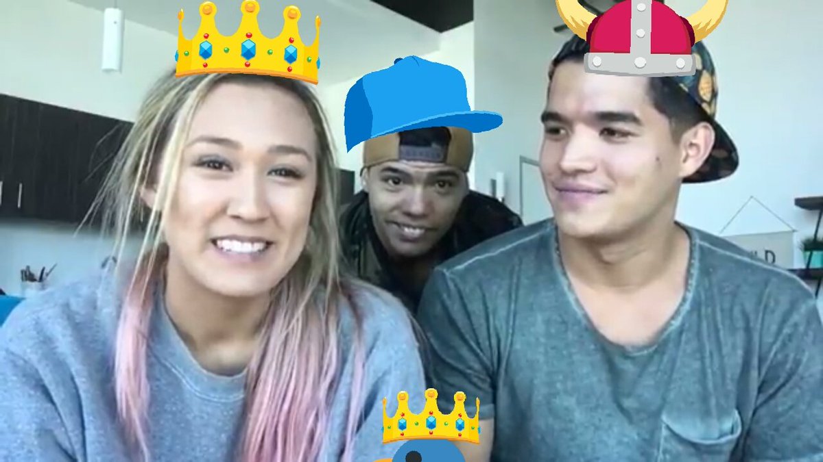 SammiexxxJM's tweet photo. I look at food the way Alex looks at Lauren β€ #coocoosquad #dopedope @laurDIY @D-trix @AlexWassabi #coocooprinces https://t.co/5yJJnPR8gr