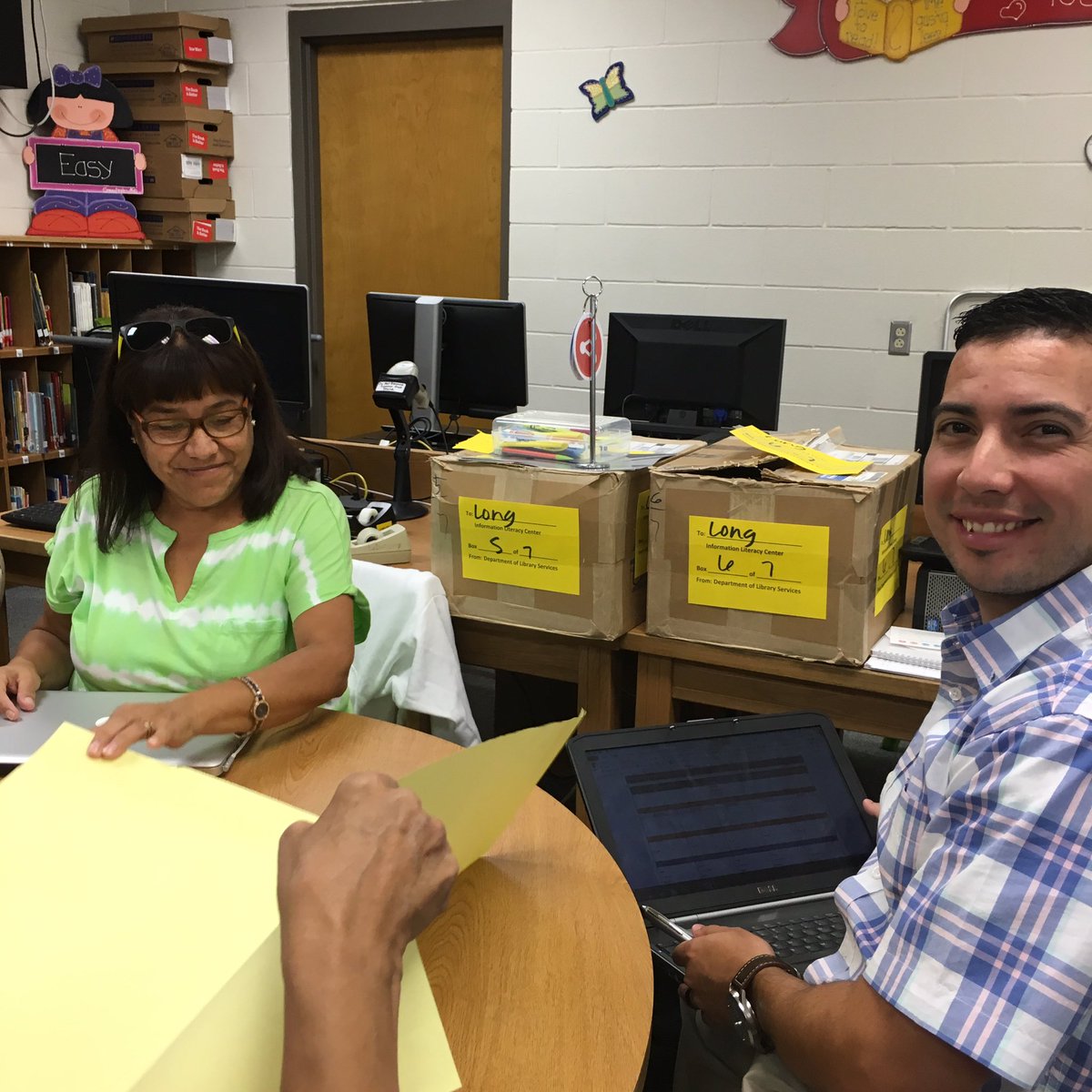 WilsonHCISD's tweet photo. Third grade is prepping for the year. #ThirdHerd 😎 #engage2learn #HCISD https://t.co/JiG2iin0be