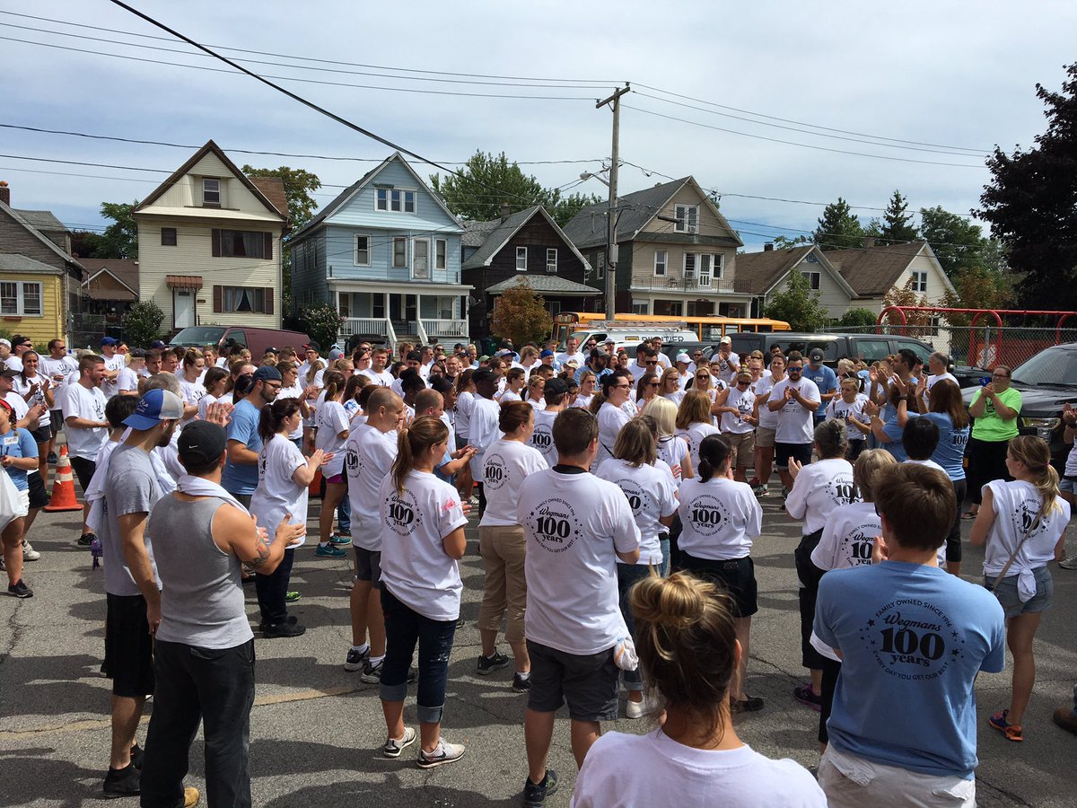 SenecaBabcock's tweet photo. 300+ @Wegmans employees-thank you for the impact you made in @SenecaBabcock today. @UWBEC #DOC2016BFLO was a success https://t.co/ohdJmRZwzB