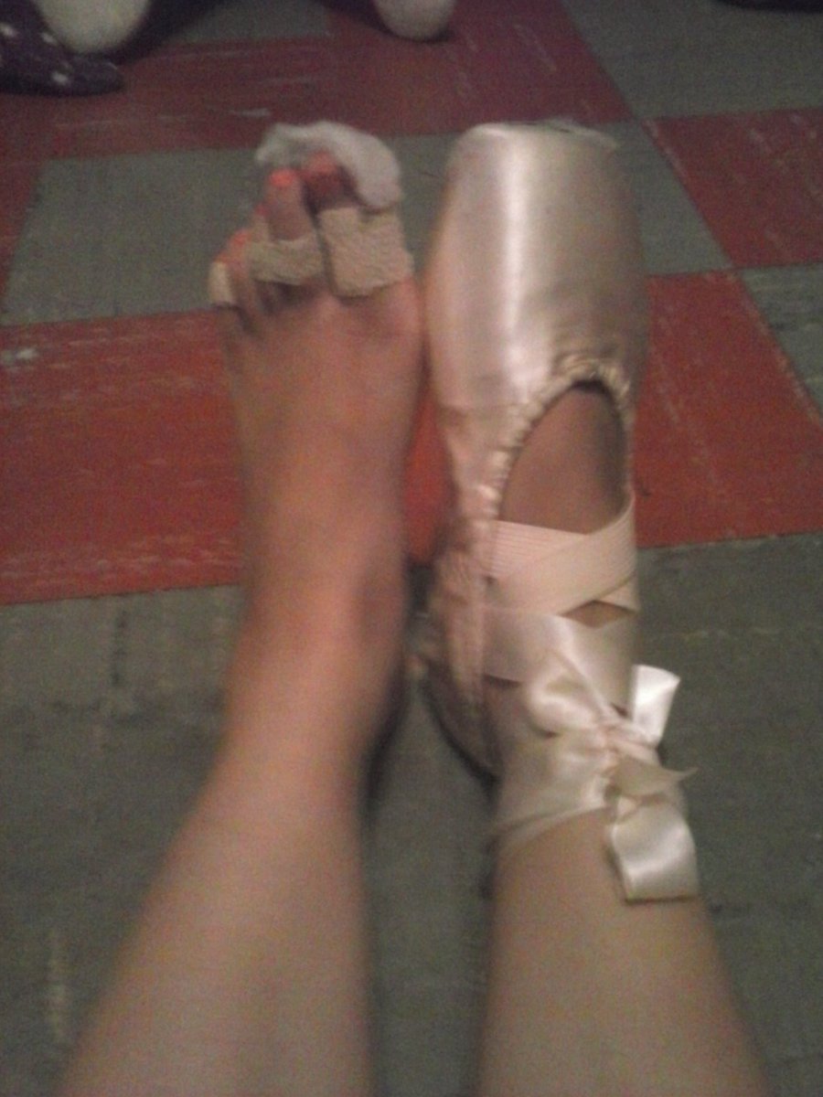 amanda_slish's tweet photo. I started taking Pointe just 6 short weeks ago and it's a lot of work and pain but 100% worth it #pointe https://t.co/SDTu7piaS4