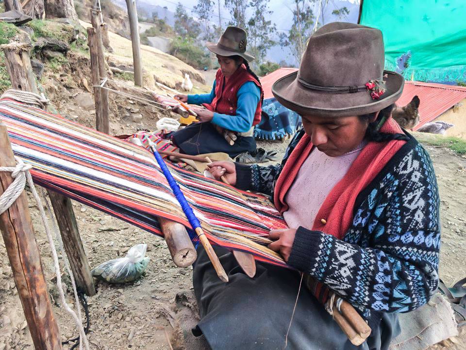 SLASummit's tweet photo. Weavers in our #partner #community #Parobamba! #Peru 
More on https://t.co/kms021lvnQ 

#SLASummit2016 #project #can https://t.co/GmuiAhfB0o