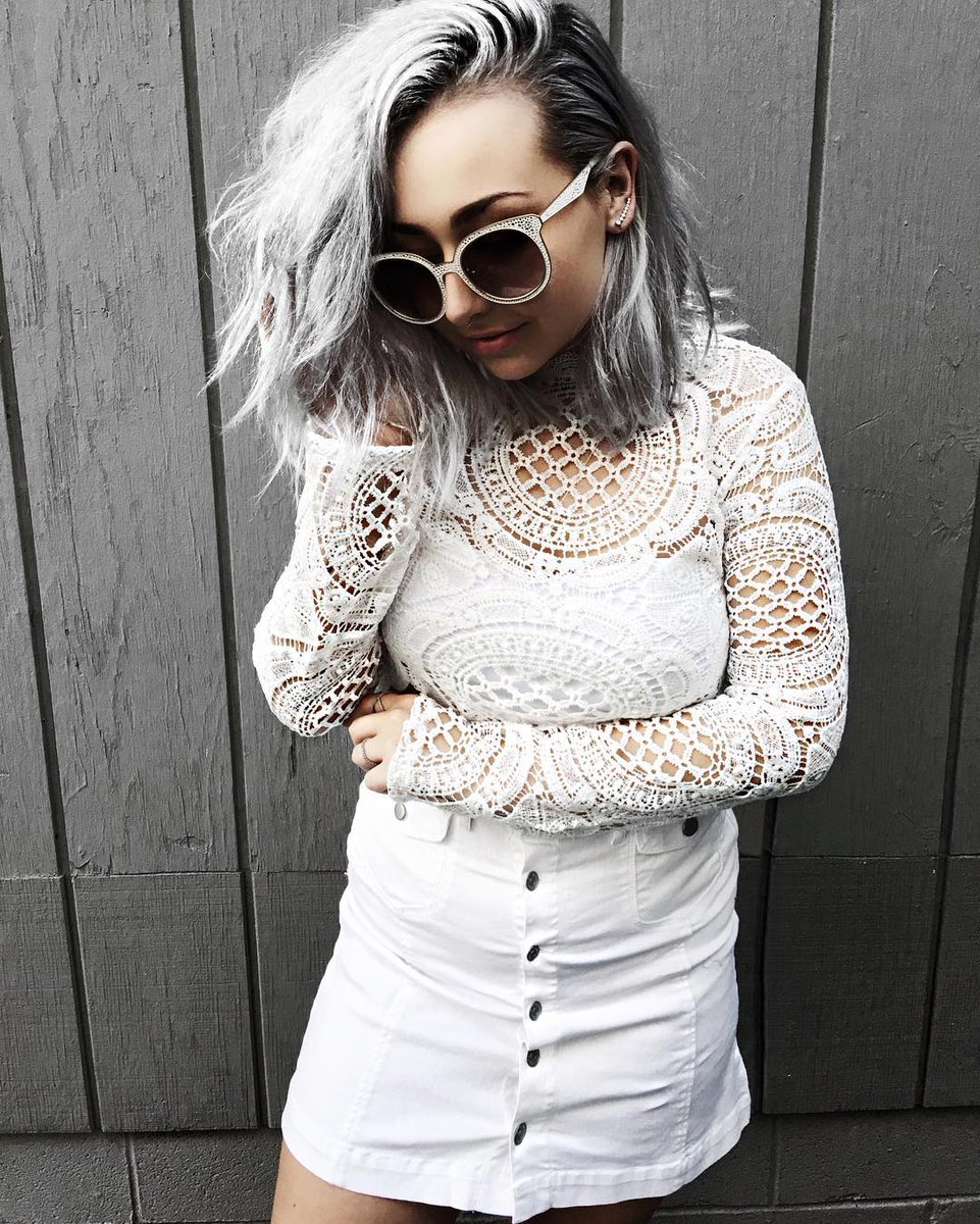 dittosbrand's tweet photo. so fresh so clean #whiteonwhite⠀
⠀
repost: @nicolealyseee⠀
#dittos #ootd #allwhiteeverything https://t.co/VkAYffjJ5f