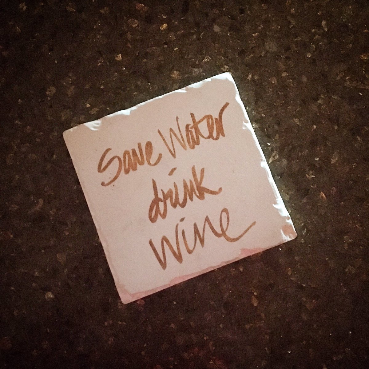 RoomResolution's tweet image. 🍷Save Water, Drink Wine
#winewednesday #savewaterdrinkwine #interiordesign #WineAndDesign #wepickpaintcolorswithwine