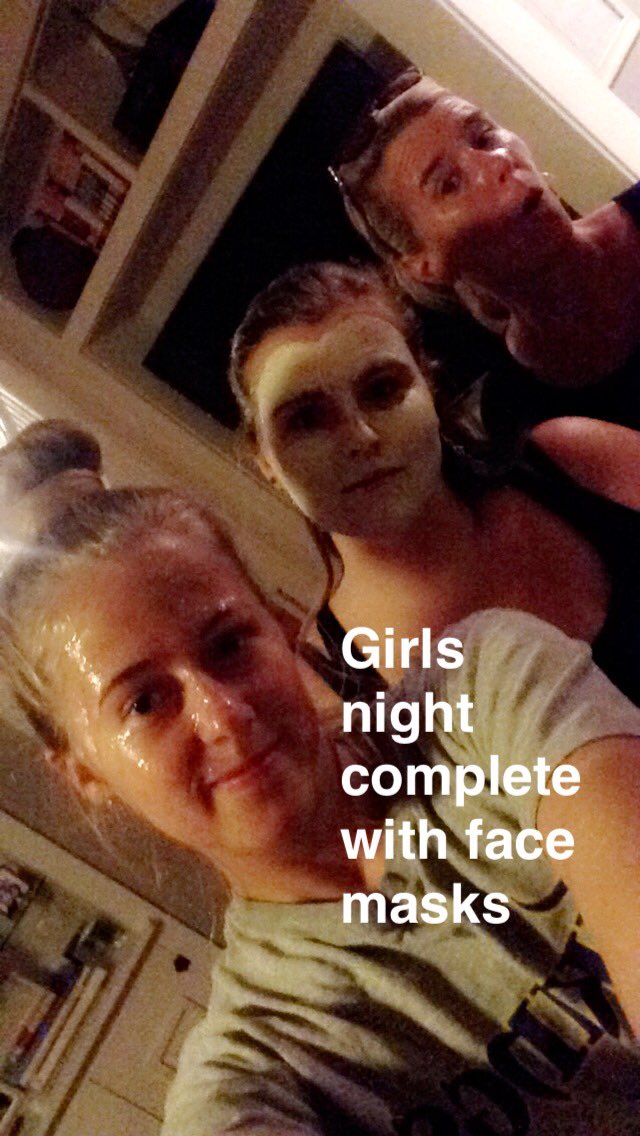 jessicalbehr's tweet photo. Queen Lara: "oh my god that mask took 45 years off me, I look like a 5 year old." 👑💁🏼👯 https://t.co/wjnfv0akrn