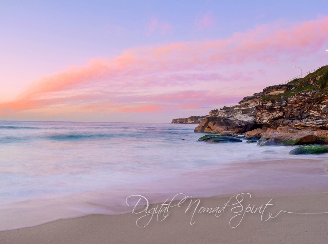 digitalnomad123's tweet photo. Tamarama Sunrise https://t.co/N854j1Yi85 https://t.co/dSVwFakLXE