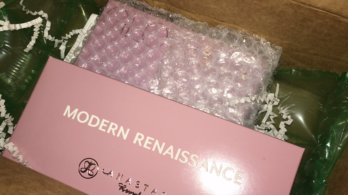 _mareexo's tweet photo. THANK YOU SO MUCH @CIothesPorn FOR MODERN REN AND MY GLOW KIT😭😭💖💖💖 I AM IN LOVE, I CANT THANK YOU ENOUGH💘💘💘 https://t.co/GYs6iFlpxa