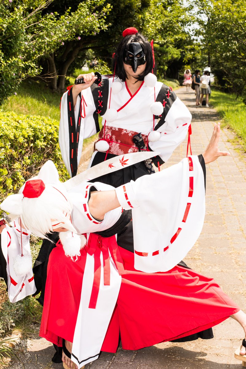 Mgk A Twitter コミケ90 3日目 東方projectの射命丸文と犬走椛かな めっちゃかっこいいです 一本歯下駄で歩くの大変そうでした 撮影させていただきありがとうございました C90コスプレ C90cos コミケ