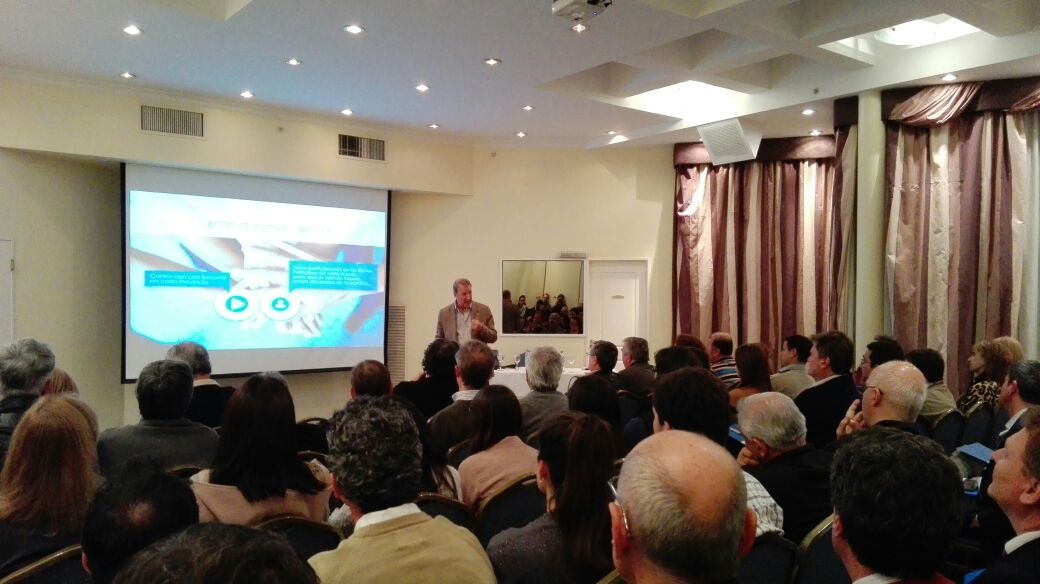 Garantizar's tweet photo. Primera de las presentaciones de #GarantizarFederal en #SantaFe ante un gran número de empresarios. https://t.co/2WtxPwEdFY
