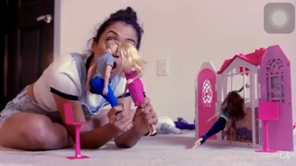 titibrenesm's tweet photo. @lelepons I Love the video 😂😻💚 @lelepons https://t.co/cp4GFrl0cq