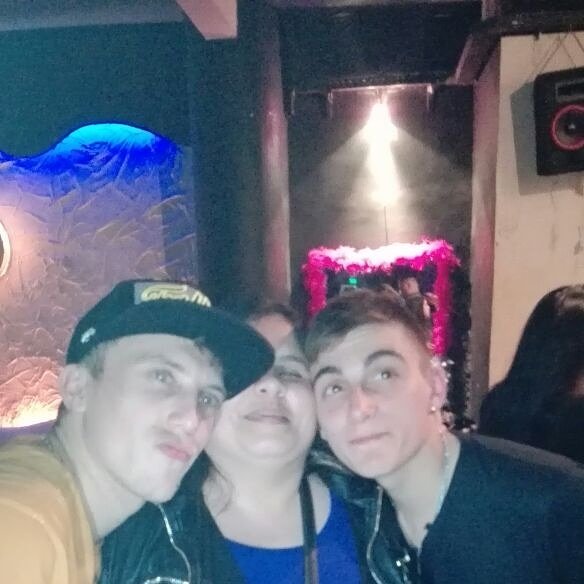 polaca_brenda's tweet photo. Gracias por tanto los amo 😍😘 https://t.co/DnzX6mdEYX